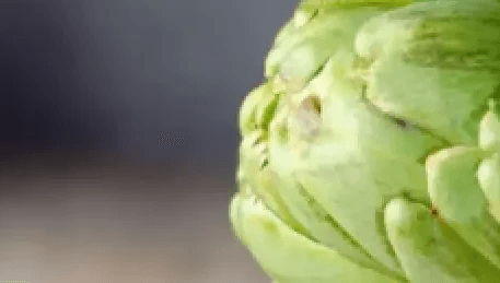 Ilustračná fotografia muža v posteli